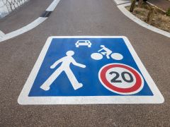 Tempo 20 beim Surbaum