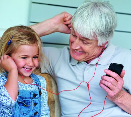 Der «Gschichtli-Weg» ist zu jeder Jahreszeit ein schönes Erlebnis für Jung und Alt. Foto: Adobe Stock